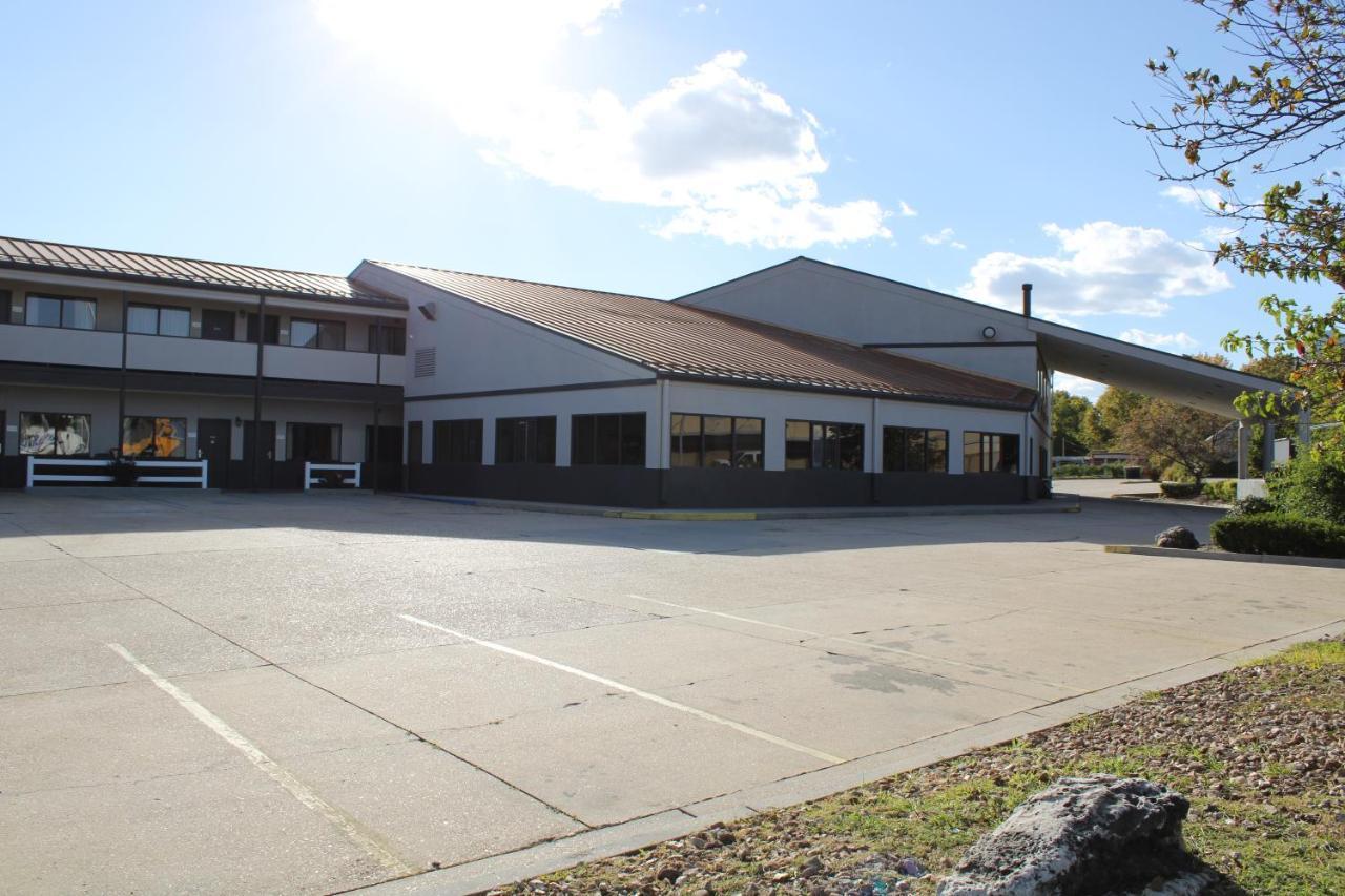 Greenlight Inn & Suites St James Saint James Buitenkant foto