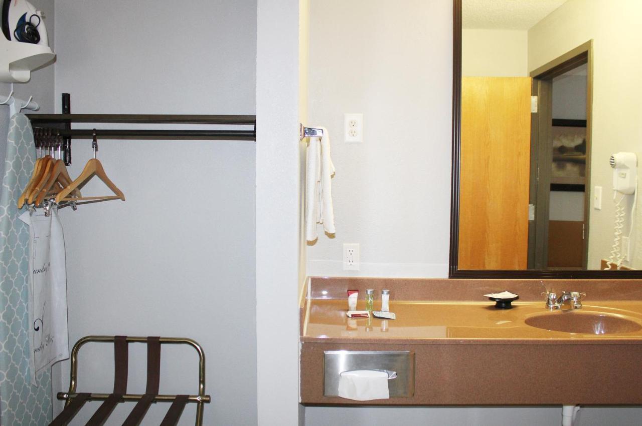 Greenlight Inn & Suites St James Saint James Buitenkant foto